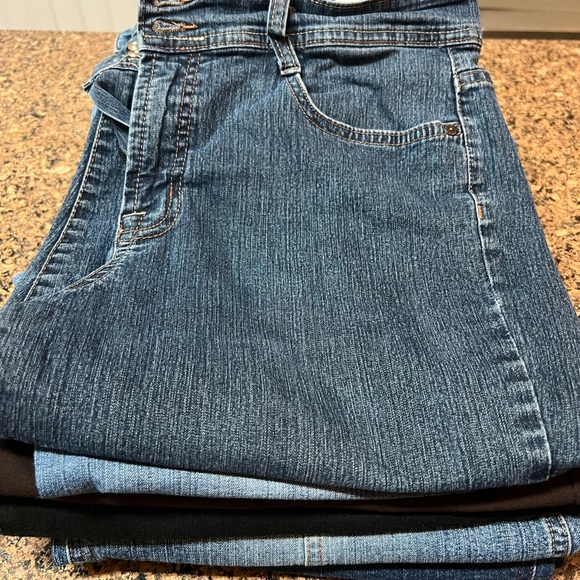 Women bottoms - Picture 1 of 7